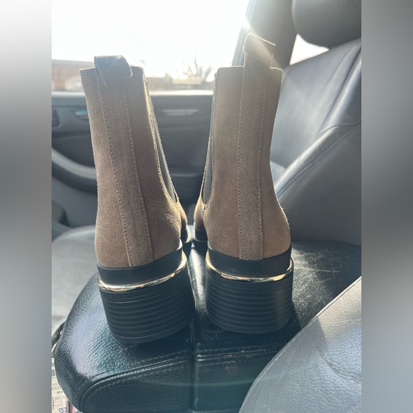 Never Worn Levon Chelsea Boot Size 7.5 Dark Taupe - Picture 2 of 3